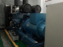 航天福湘牌1000KW潍柴发电机组安装完毕交付用户使用。