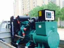 一批航天福湘牌潍柴动力机组。配套道依茨发电机送抵用户现场。