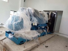 福湘公司2套航天福湘牌600KW机组送货到客户现场,进场完毕准备接线施工。